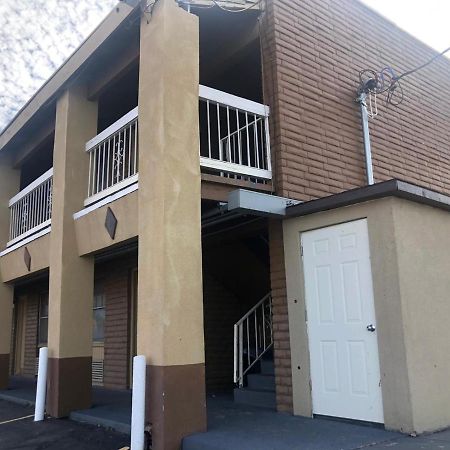 Airport Inn And Suites Талса Экстерьер фото