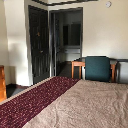 Airport Inn And Suites Талса Экстерьер фото