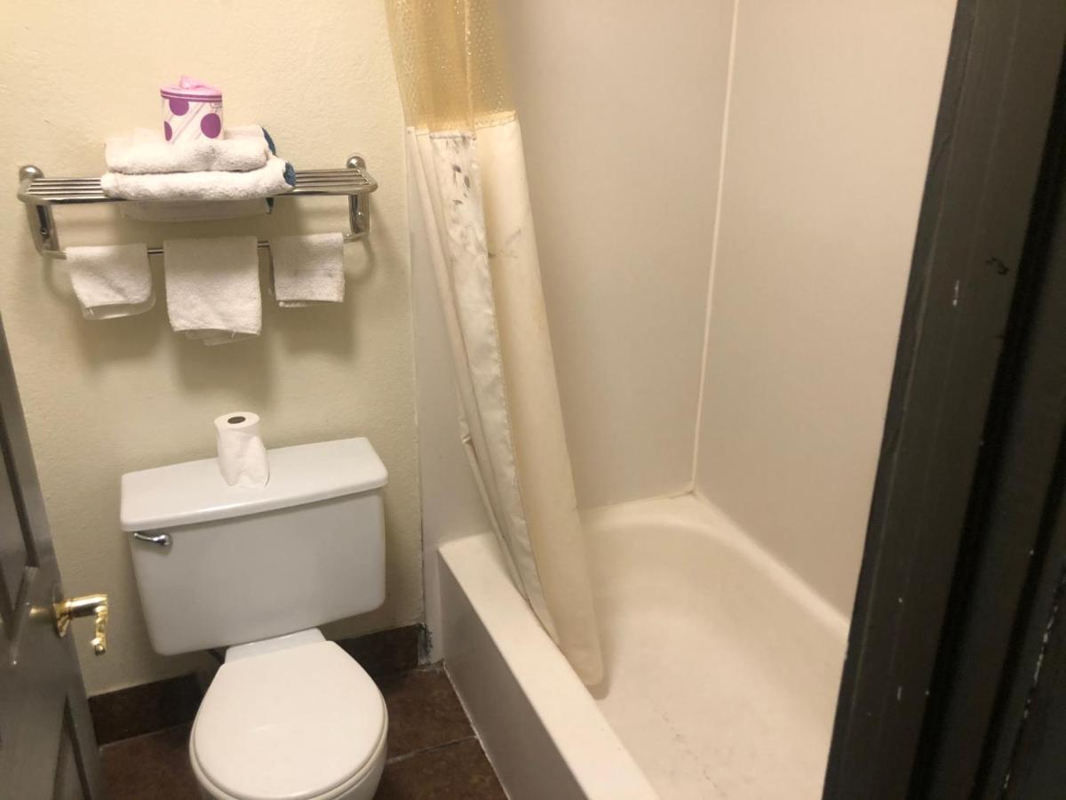 Airport Inn And Suites Талса Экстерьер фото